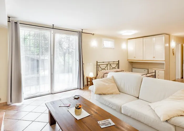 Oak House With Parking