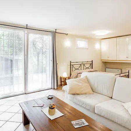 Oak House With Parking