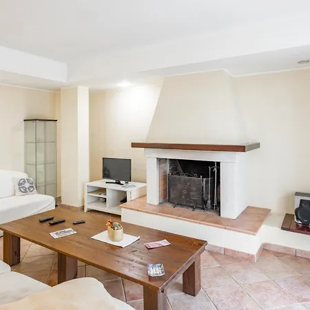 Oak House With Parking