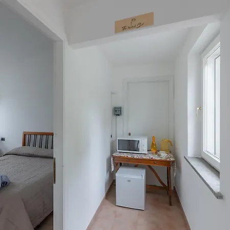 Oak House With Parking *